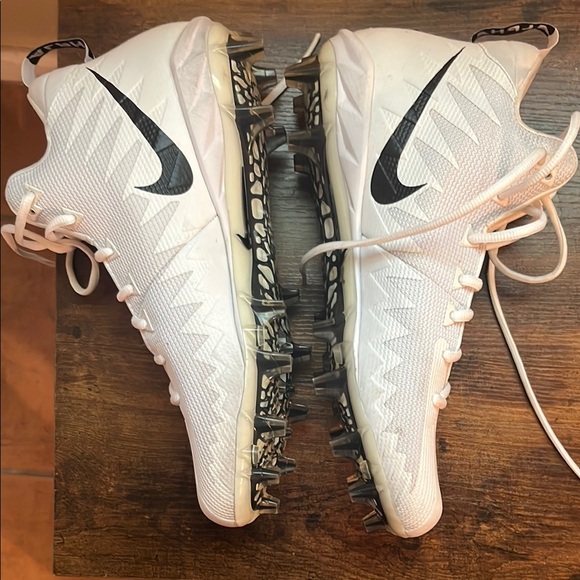 Nike White and Black Cleats - Picture 3 of 4